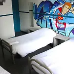 أبسولووت ريبابليك فندق باريس