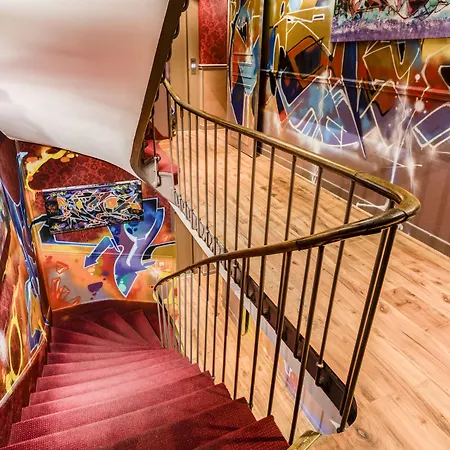 Absolute Republique Hotel