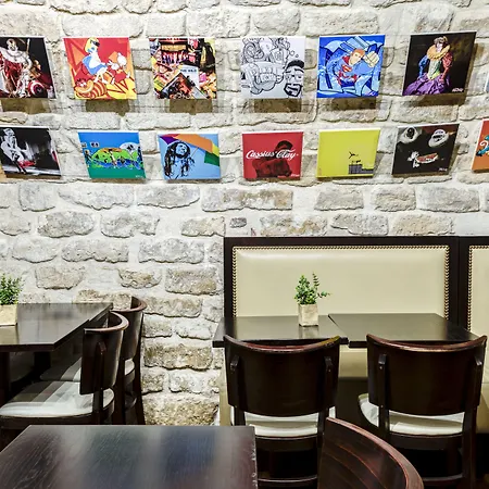 巴黎共和广场绝对酒店 2*