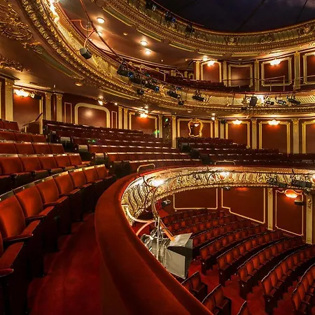 巴黎共和广场绝对酒店 2*