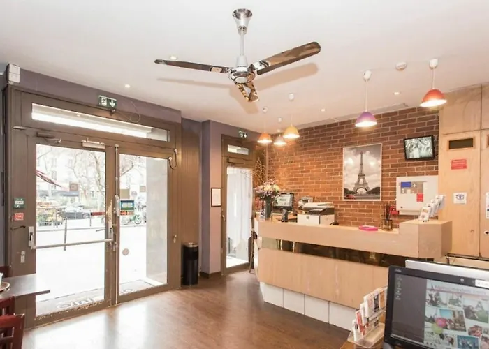 Absolute République Hotel 2*