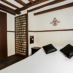 Absolute Republique Hotel