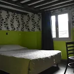 Hotel Absolute Republique Paryż